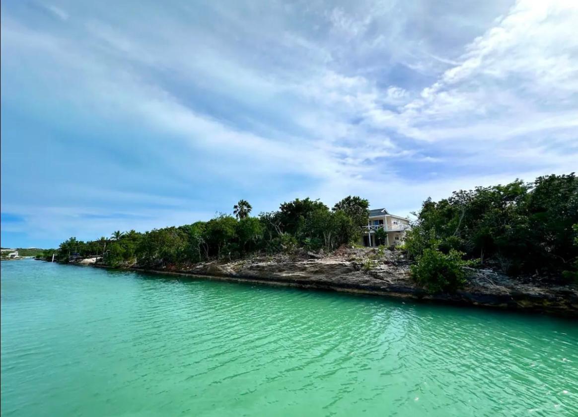 Апартаменты Water Front House Turtle Cove Экстерьер фото