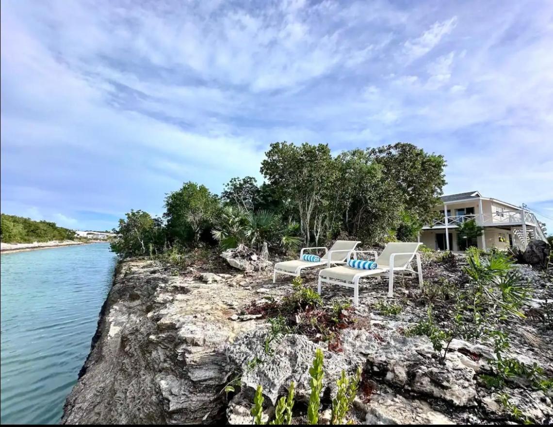 Апартаменты Water Front House Turtle Cove Экстерьер фото