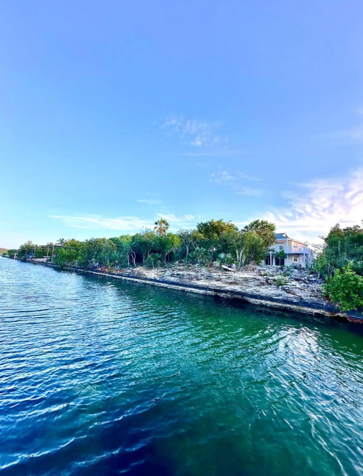 Апартаменты Water Front House Turtle Cove Экстерьер фото